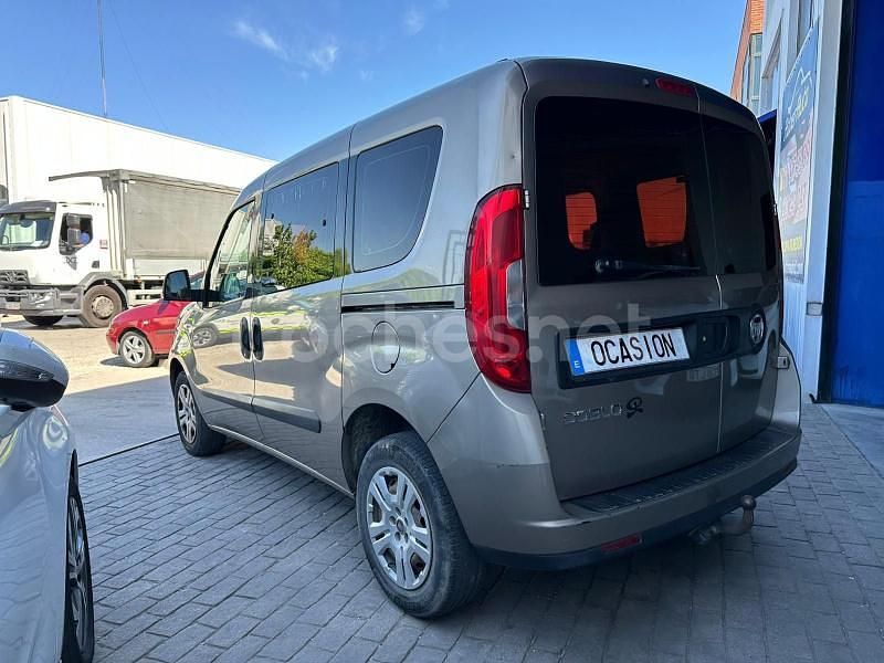Usado Fiat Doblò Active 90 CV (66 kW) 2016 Gris / plata Monovolumen
