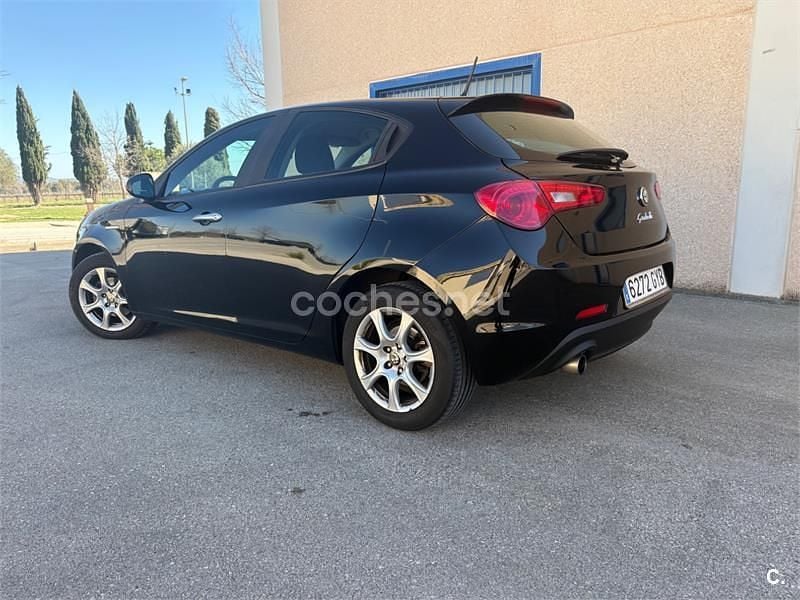 Usado Alfa Romeo Giulietta Distinctive 105 CV (77 kW) 2010 Negro Utilitario