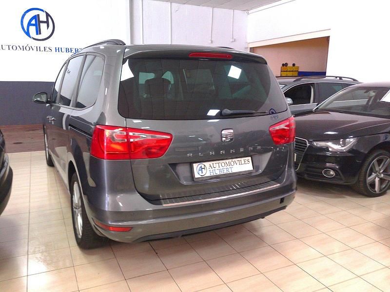 Usado Seat Alhambra Style 150 CV (110 kW) 2013 Gris / plata Monovolumen