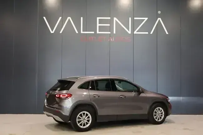 Usado Mercedes GLA200 150 CV (110 kW) 2021 Gris / plata SUV