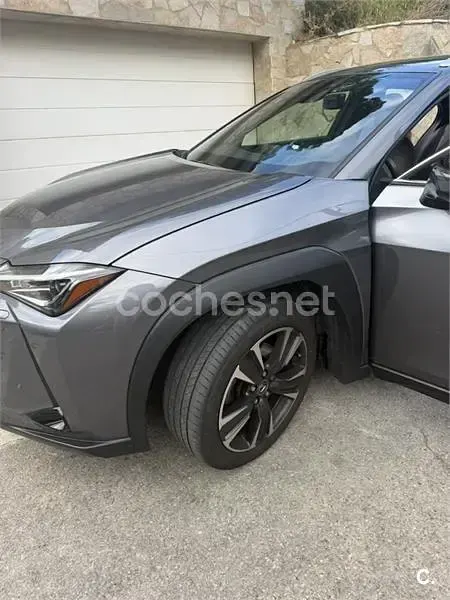 Usado Lexus UX 184 CV (135 kW) 2020 Gris / plata SUV