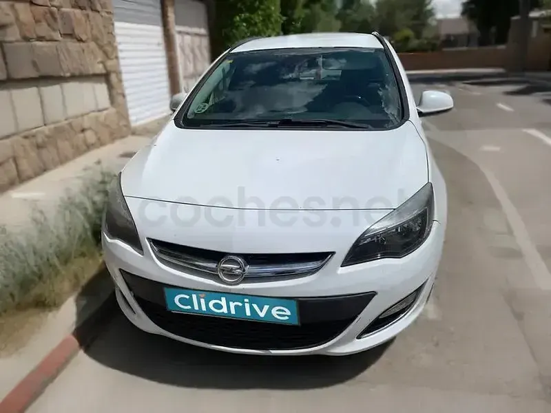 Usado Opel Astra Selective 110 CV (80 kW) 2012 Blanco Familiar