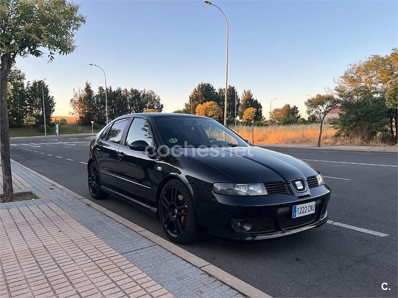 Usado Seat Leon CUPRA 210 CV (154 kW) 2003 Negro Utilitario