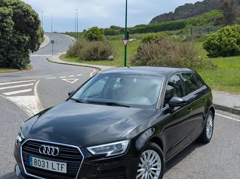 Usado Audi A3 150 CV (110 kW) 2018 Negro Berlina