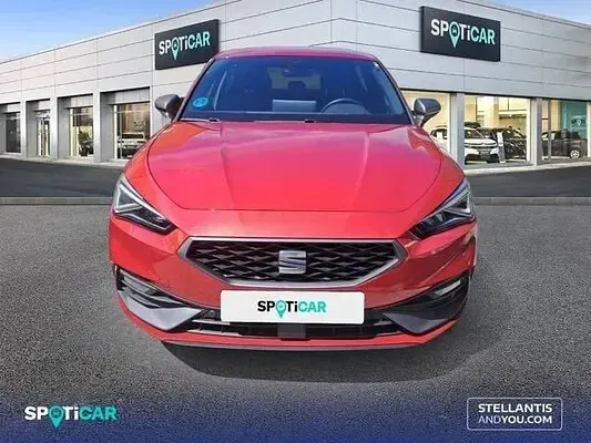 Usado Seat Leon FR 116 CV (85 kW) 2025 Gris / plata Berlina