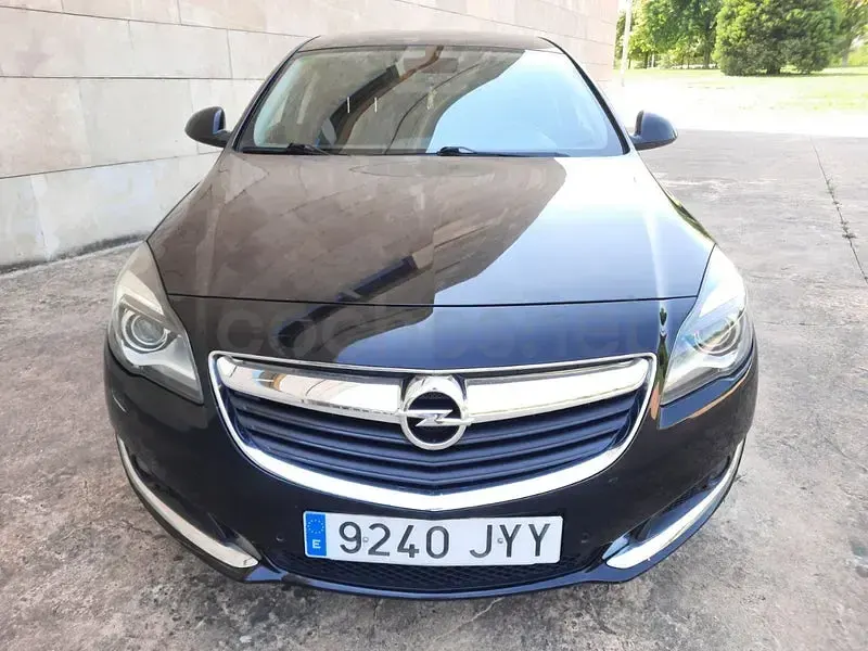 Usado Opel Insignia Selective 136 CV (100 kW) 2017 Negro Berlina