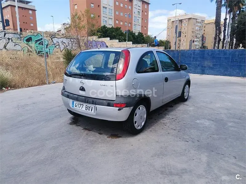 Usado Opel Corsa Comfort 75 CV (55 kW) 2002 Blanco Utilitario