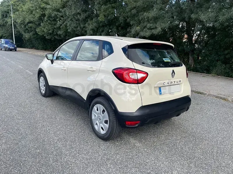 Usado Renault Captur Life 90 CV (66 kW) 2015 Beige SUV
