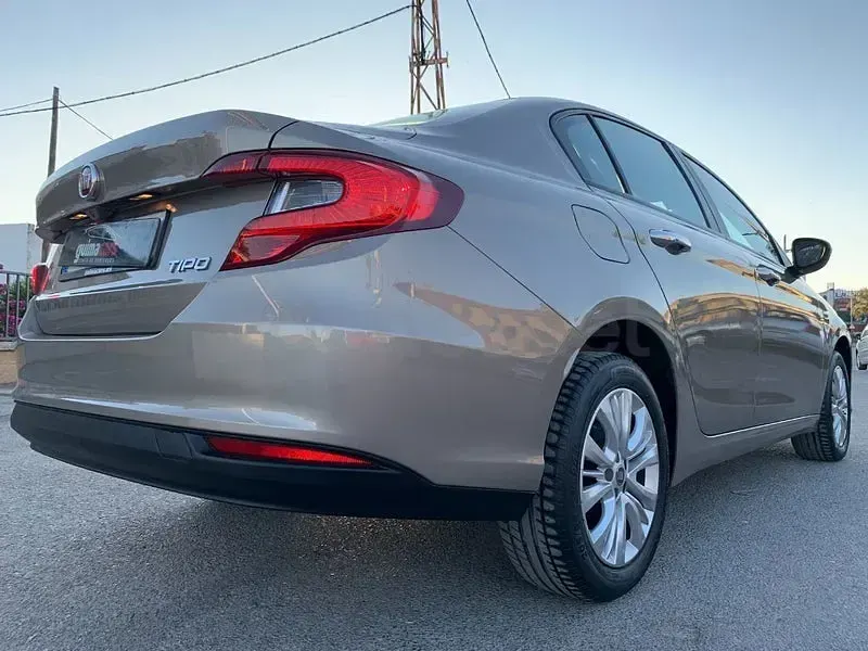 Usado Fiat Tipo Lounge 95 CV (69 kW) 2017 Marrón Berlina