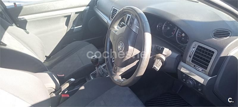 Usado Opel Vectra Elegance 150 CV (110 kW) 2006 Negro Familiar