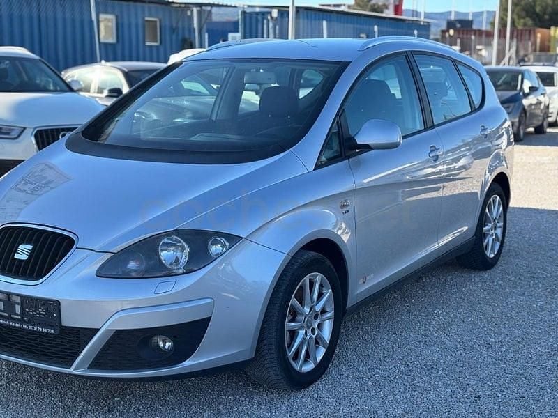 Usado Seat Altea XL Style 140 CV (102 kW) 2012 Gris / plata Monovolumen