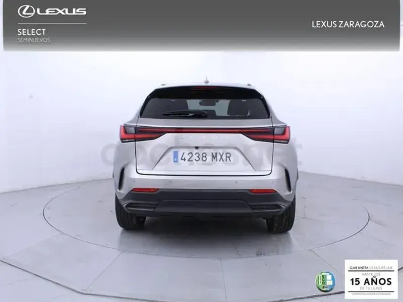 Usado Lexus NX350h Executive Line 242 CV (177 kW) 2025 Gris / plata SUV