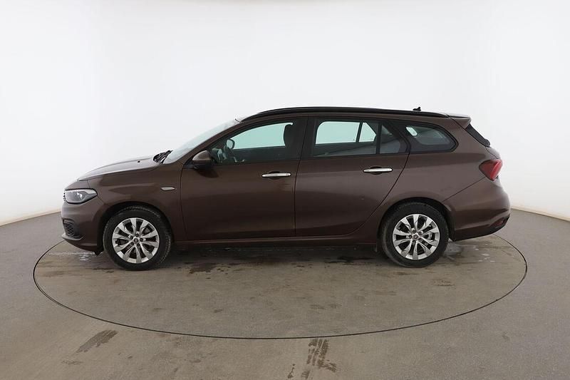 Usado Fiat Tipo Easy 95 CV (69 kW) 2019 Marrón Familiar