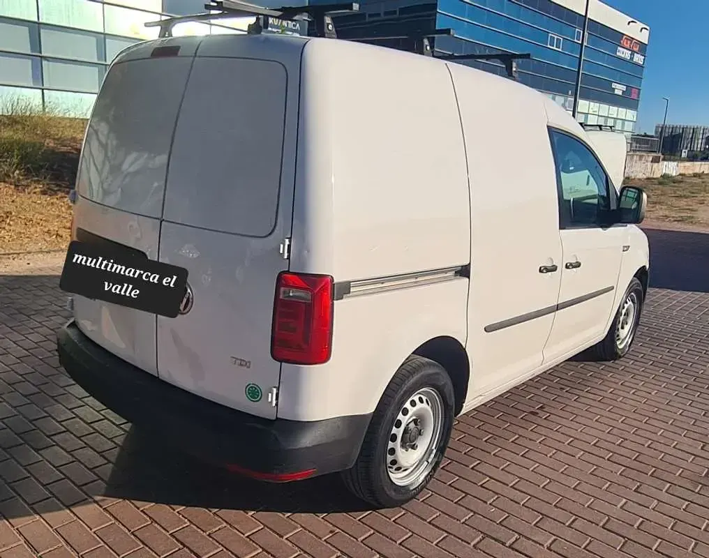 Usado VW Caddy 75 CV (55 kW) 2018 Blanco Monovolumen
