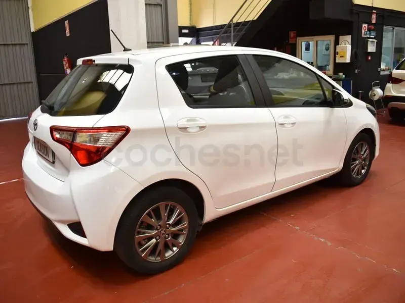 Begagnad Toyota Yaris Active 69 HK (50 kW) 2018 Vit Sedan