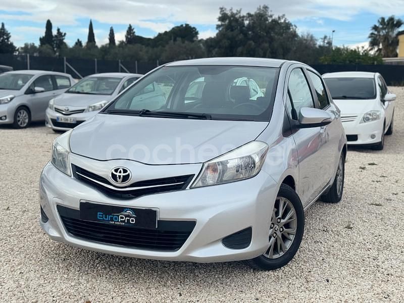 Gris / plata Usado 2012 Toyota Yaris Active Berlina | 7700 € (Precio justo) - Imagen 1/4