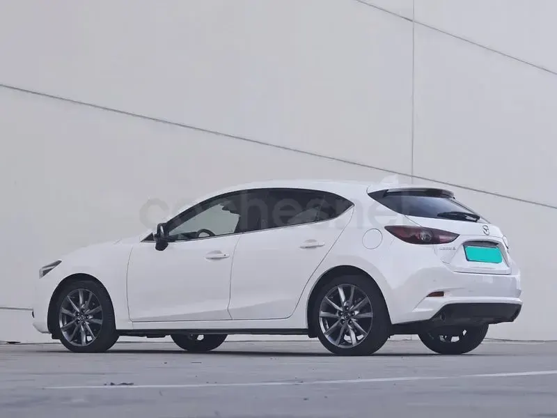 Usado Mazda 3 Style 120 CV (88 kW) 2017 Blanco Berlina