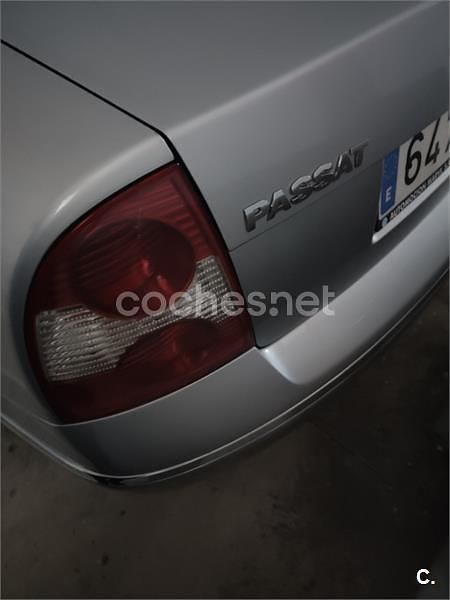 Usado VW Passat Highline 193 CV (141 kW) 2001 Gris / plata Berlina