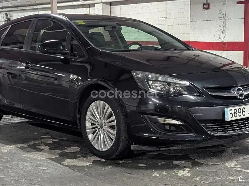 Usado Opel Astra Excellence 110 CV (80 kW) 2015 Negro Berlina