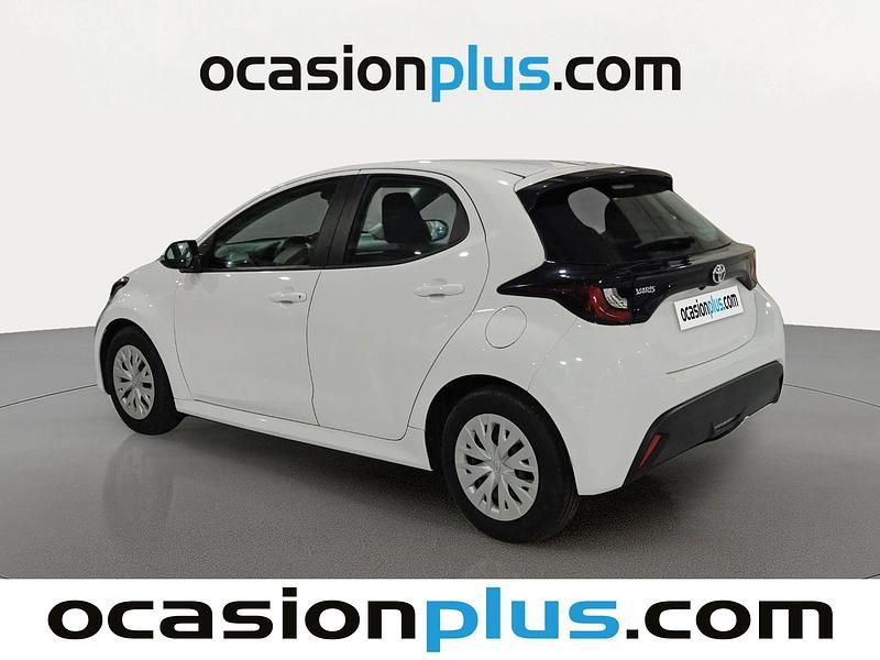 Usado Toyota Yaris Business Edition 69 CV (50 kW) 2023 Blanco Utilitario