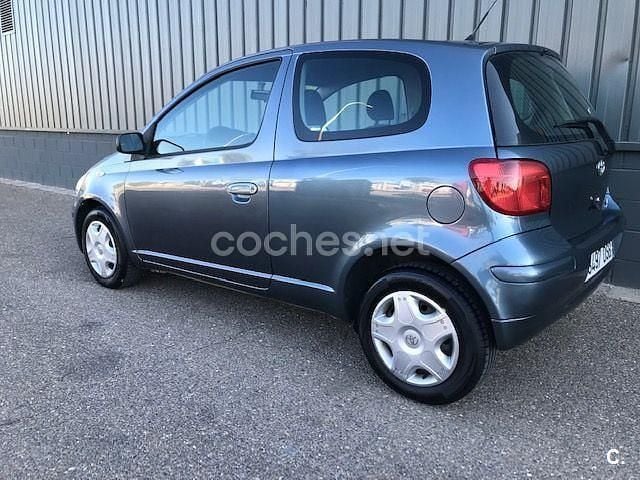 Usado Toyota Yaris T3 87 CV (63 kW) 2005 Gris / plata Berlina