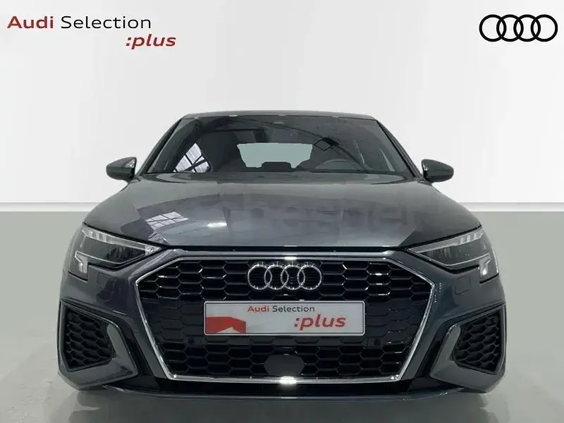Usado Audi A3 S-Line 150 CV (110 kW) 2023 Gris / plata Berlina