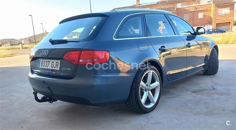 Usado Audi A4 143 CV (105 kW) 2008 Azul Familiar
