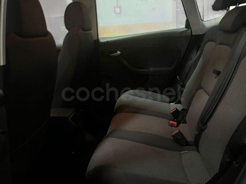 Usado Seat Altea XL Style 105 CV (77 kW) 2011 Rojo Monovolumen