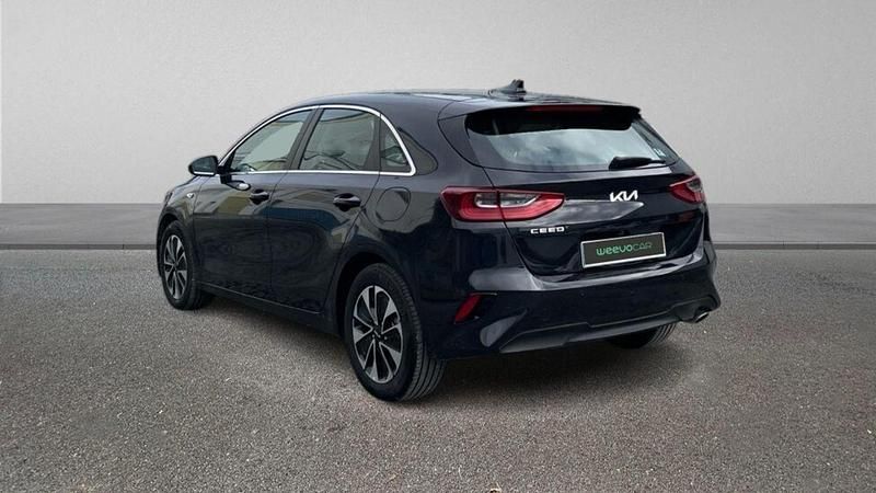 Usado Kia Ceed 100 CV (73 kW) 2024 Negro Utilitario