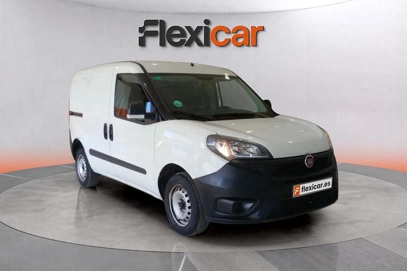 Usado Fiat Doblò Active 90 CV (66 kW) 2019 Blanco Monovolumen