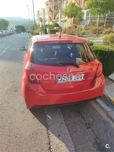 Rojo Usado 2015 Toyota Yaris City Berlina | 10.000 € (Caro) - Imagen 1/4