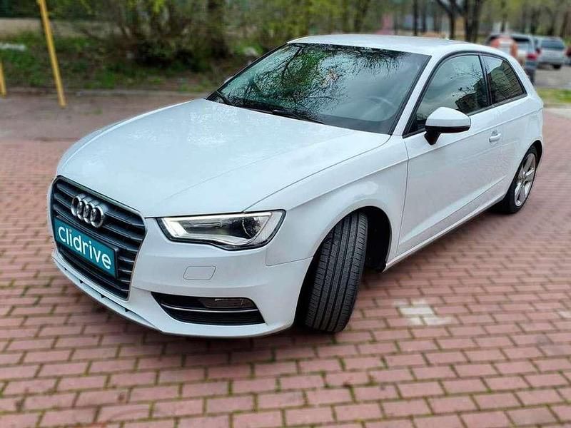 Usado Audi A3 Attraction 105 CV (77 kW) 2013 Blanco Berlina