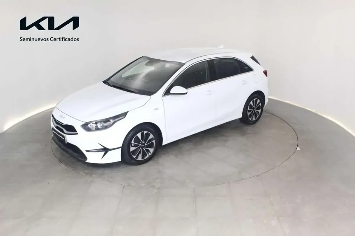 Usado Kia Ceed 101 CV (74 kW) 2025 Blanco Utilitario