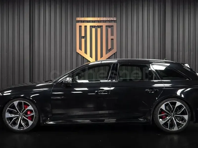 Usado Audi RS4 Sport 450 CV (330 kW) 2018 Negro Familiar