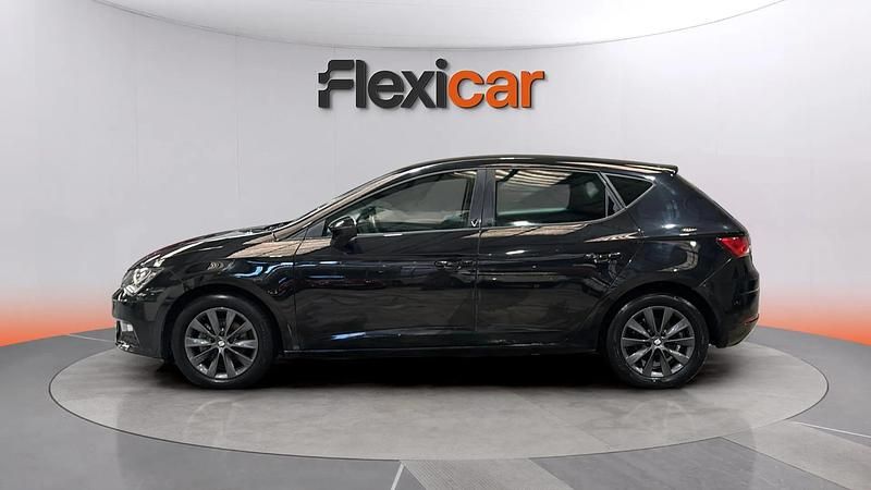 Usado Seat Leon Style 130 CV (95 kW) 2020 Negro Berlina