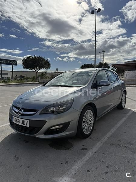 Usado Opel Astra Selective 115 CV (84 kW) 2015 Gris / plata Berlina