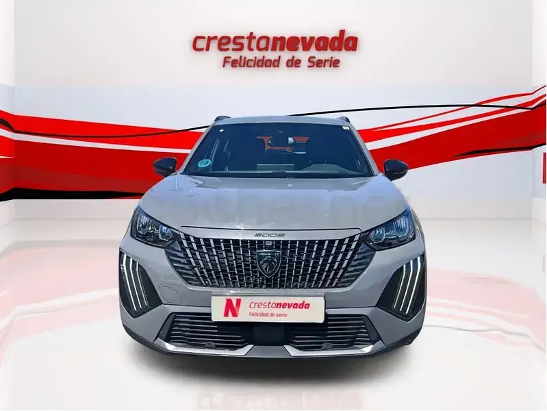 Usado Peugeot 2008 Allure 130 CV (95 kW) 2023 Gris / plata SUV