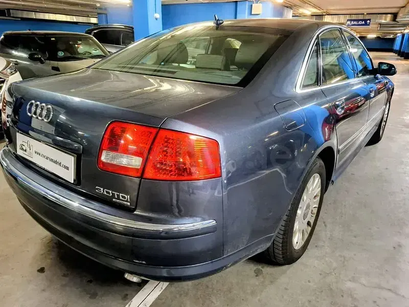 Usado Audi A8 233 CV (171 kW) 2005 Gris / plata Berlina
