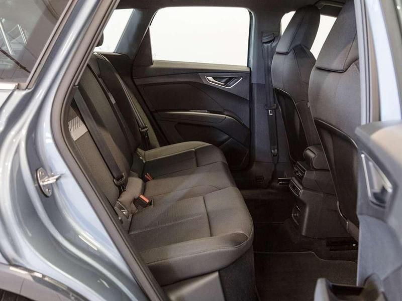 Usado Audi Q4 e-tron S-Line 150 kW (204 CV) 2023 Azul SUV