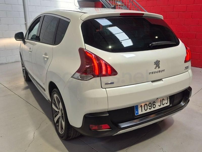 Usado Peugeot 3008 Allure 120 CV (88 kW) 2015 Blanco Familiar