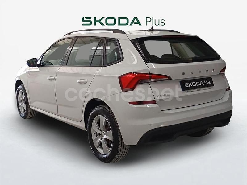Usado Skoda Kamiq Active 95 CV (69 kW) 2022 Blanco SUV