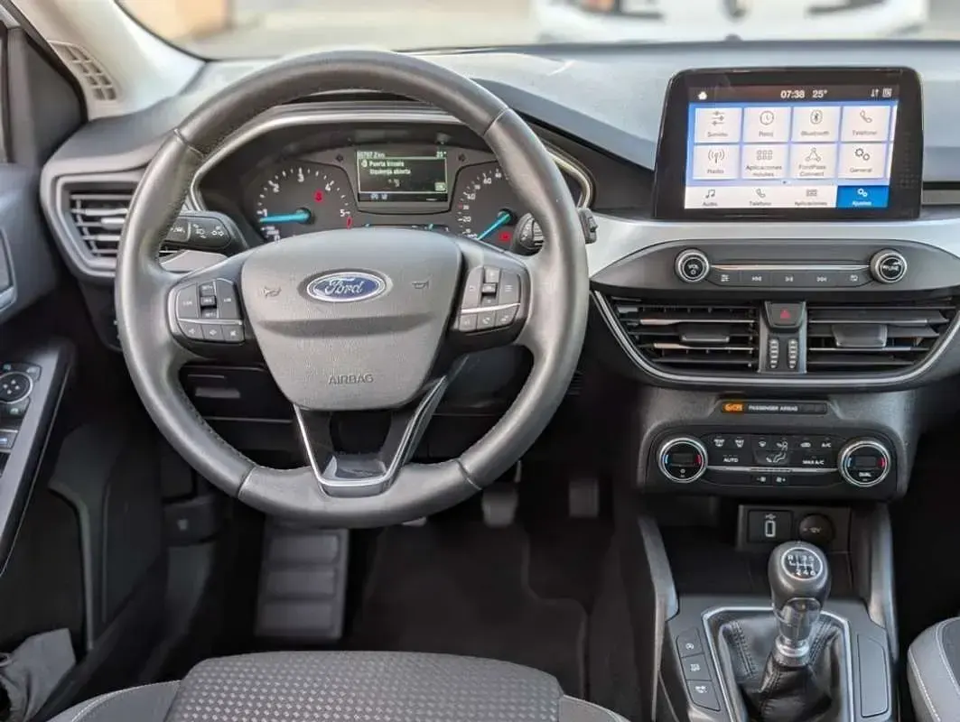 Usado Ford Focus Titanium 120 CV (88 kW) 2020 Blanco Familiar