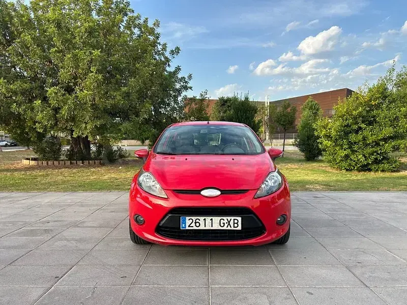 Usado Ford Fiesta Trend 95 CV (69 kW) 2010 Rojo Berlina