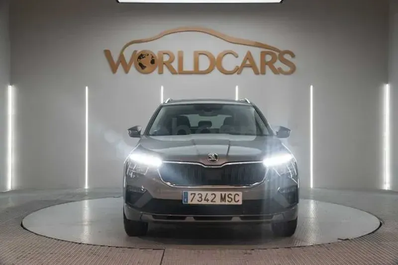 Usado Skoda Kamiq Selection 115 CV (84 kW) 2024 Gris / plata SUV