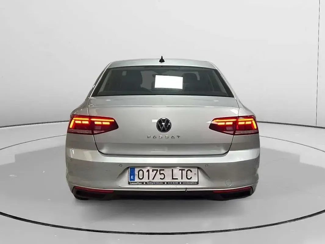Usado VW Passat Business 150 CV (110 kW) 2021 Gris Berlina