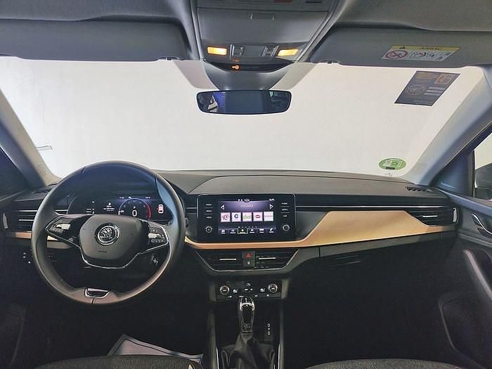 Usado Skoda Scala Selection 115 CV (84 kW) 2025 Gris plata Utilitario