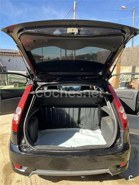 Używany Ford Fiesta 90 KM (66 kW) 2006 Czarny Hatchback