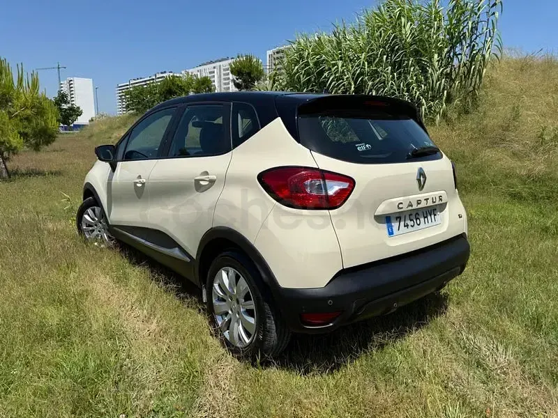 Usado Renault Captur Zen 90 CV (66 kW) 2014 Beige SUV