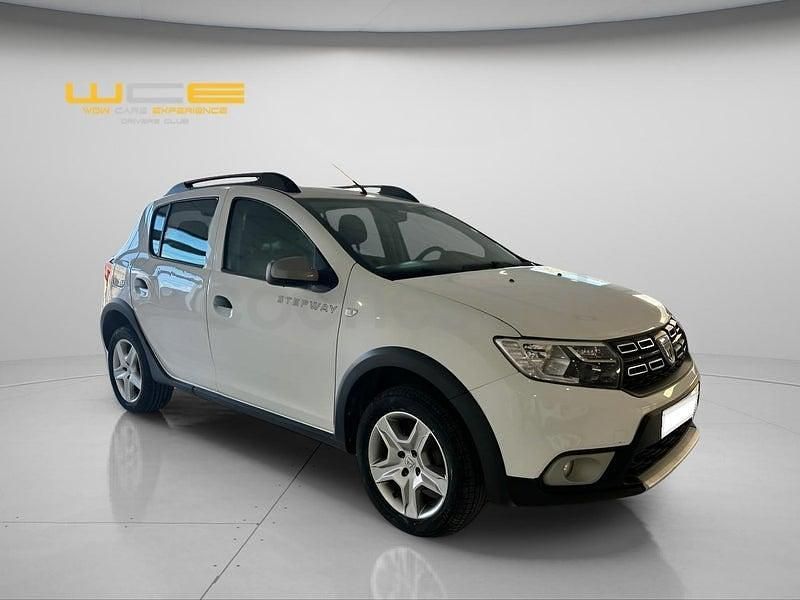 Usado Dacia Sandero Stepway 90 CV (66 kW) 2017 Blanco Berlina