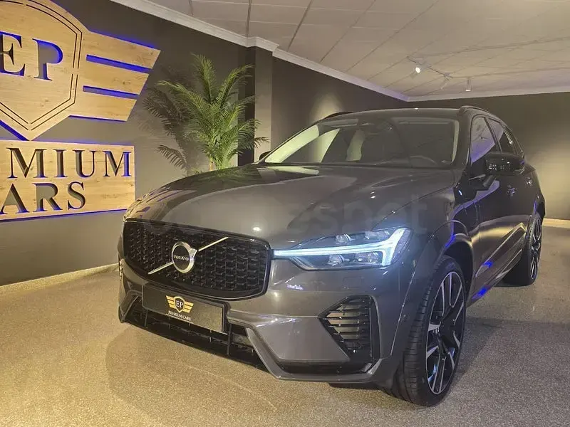 Usado Volvo XC60 455 CV (334 kW) 2023 Gris / plata SUV